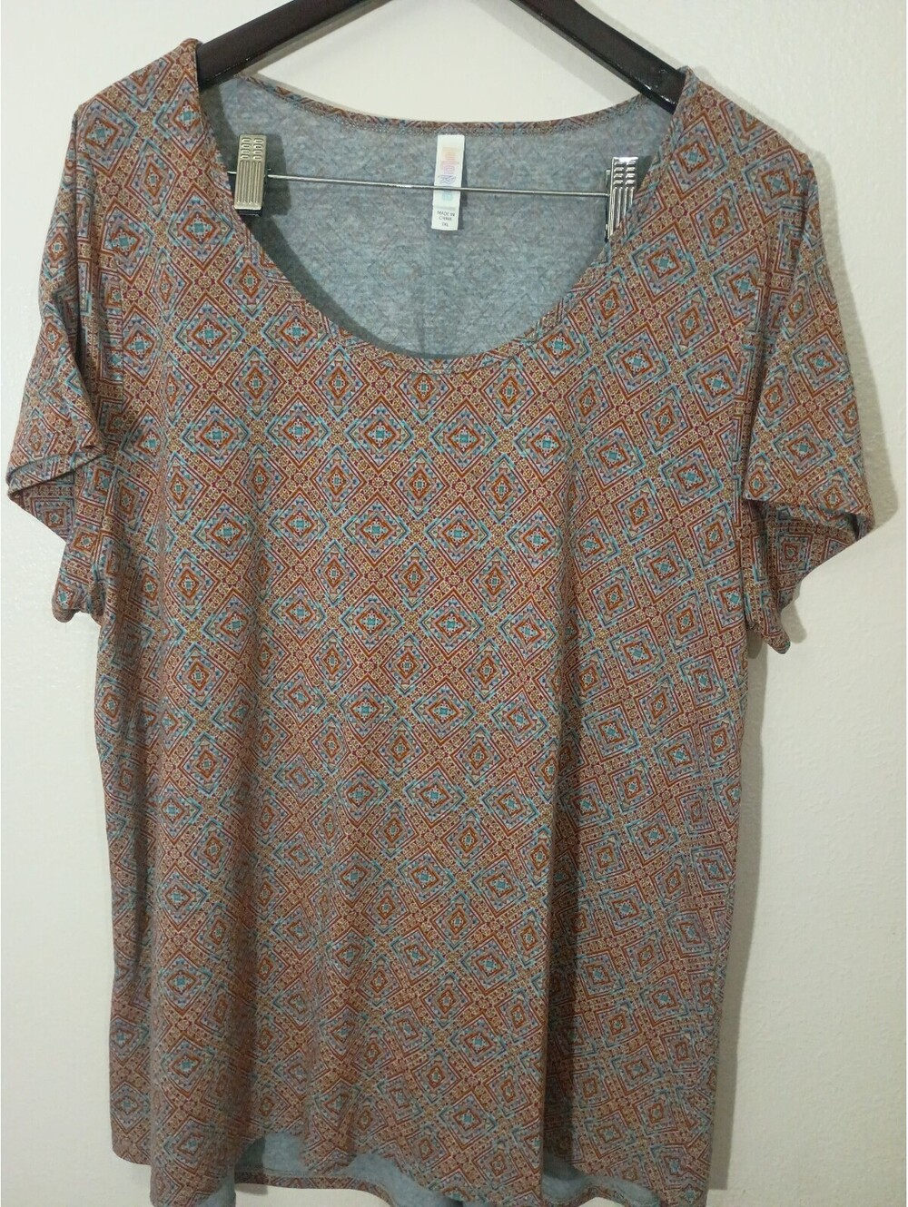 LuLaRoe 3XL Geometric Patterned Short Sleeve T-Shirt